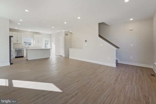 945 SYCAMORE DR SE, Washington, DC 20032
