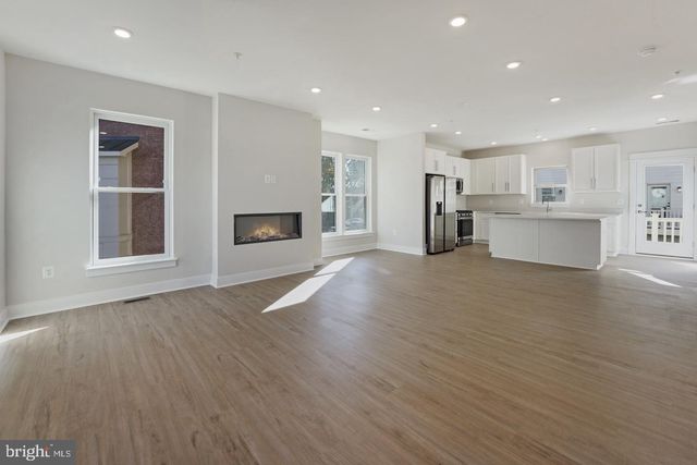 945 SYCAMORE DR SE, Washington, DC 20032