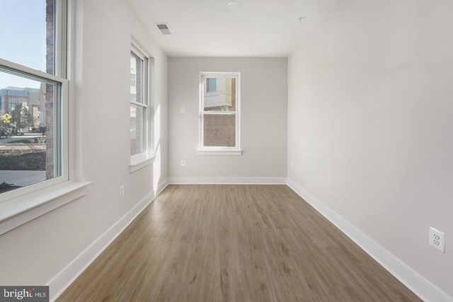 945 SYCAMORE DR SE, Washington, DC 20032