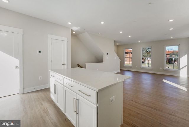 945 SYCAMORE DR SE, Washington, DC 20032