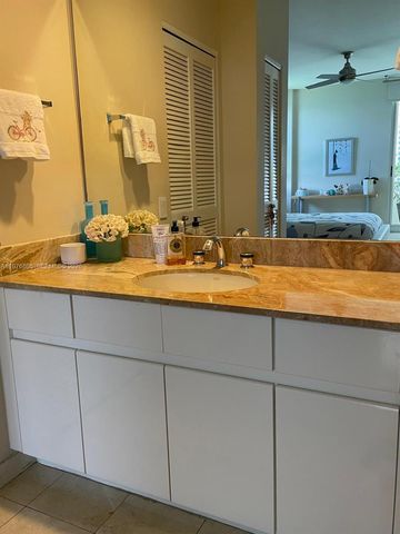 888 Brickell Key Dr 804, Miami, FL 33131