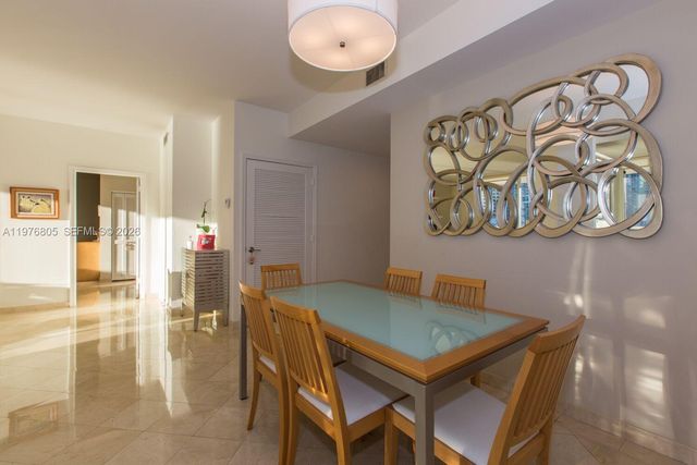 888 Brickell Key Dr 804, Miami, FL 33131