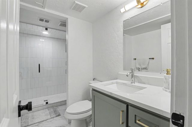 6100 N Brookline Avenue 8, Oklahoma City, OK 73112