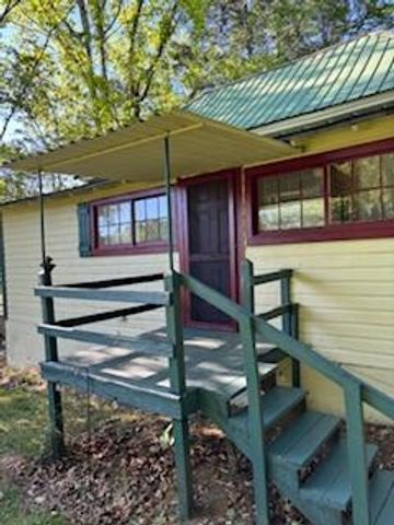 118 E Oak Street, Ellijay, GA 30540