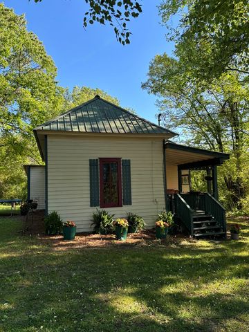 118 E Oak Street, Ellijay, GA 30540