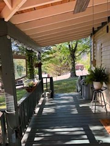 118 E Oak Street, Ellijay, GA 30540