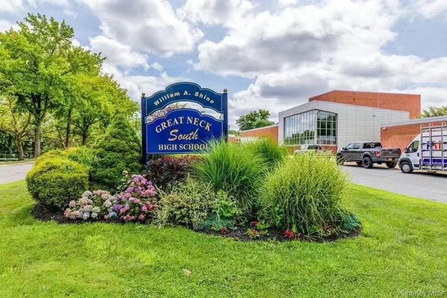 77 Merrivale Road, Great Neck, NY 11020