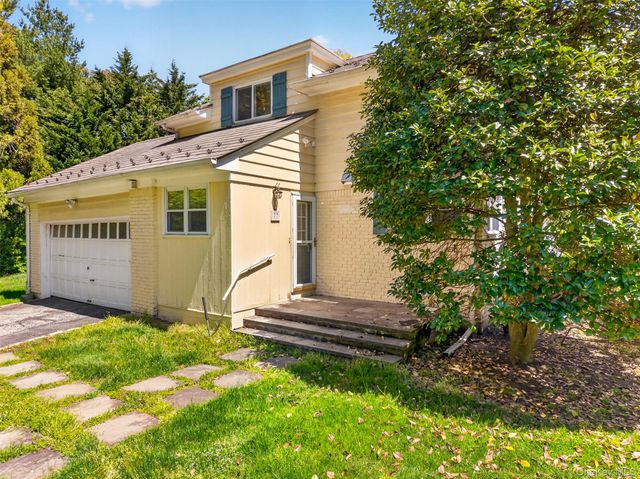 77 Merrivale Road, Great Neck, NY 11020