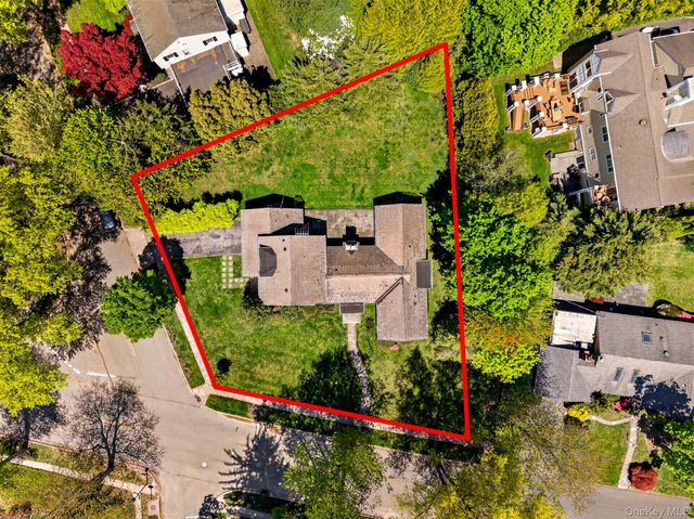 77 Merrivale Road, Great Neck, NY 11020