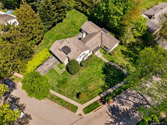 77 Merrivale Road, Great Neck, NY 11020