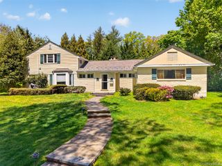 77 Merrivale Road, Great Neck, NY 11020
