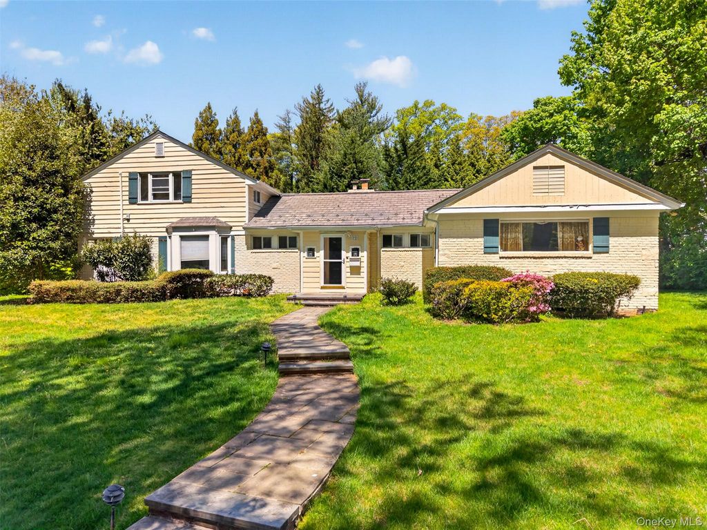 77 Merrivale Road, Great Neck, NY 11020