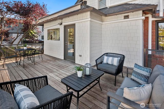 3228 35th Avenue W, Seattle, WA 98199