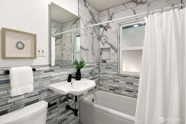 3228 35th Avenue W, Seattle, WA 98199