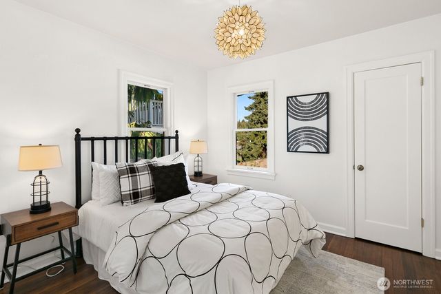 3228 35th Avenue W, Seattle, WA 98199