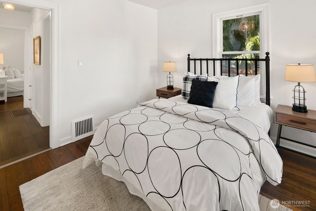3228 35th Avenue W, Seattle, WA 98199