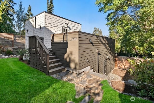 3228 35th Avenue W, Seattle, WA 98199