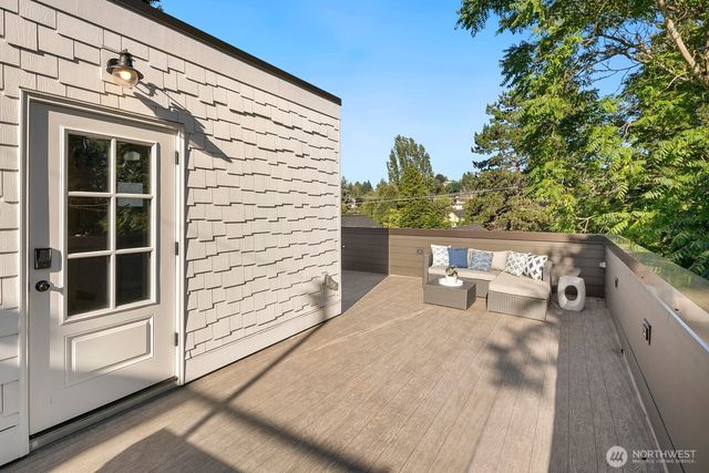 3228 35th Avenue W, Seattle, WA 98199