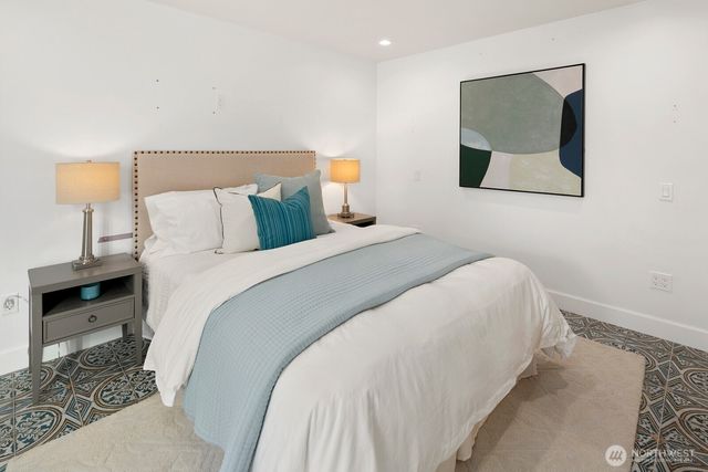 3228 35th Avenue W, Seattle, WA 98199