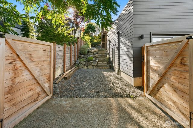 3228 35th Avenue W, Seattle, WA 98199