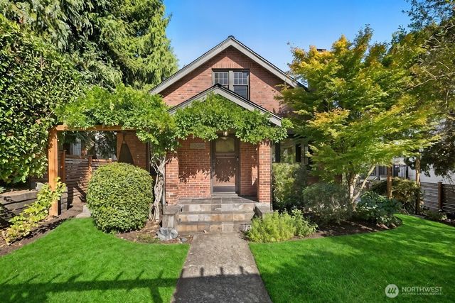 3228 35th Avenue W, Seattle, WA 98199