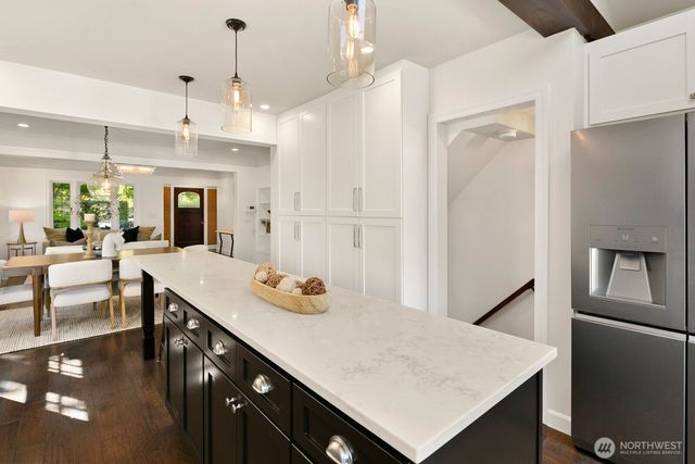 3228 35th Avenue W, Seattle, WA 98199