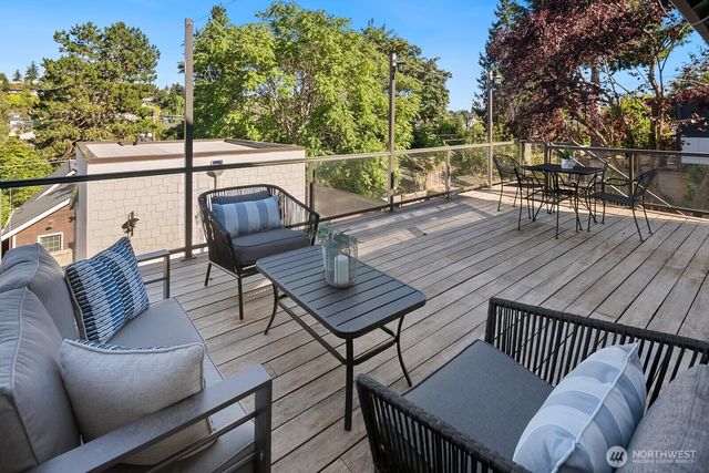 3228 35th Avenue W, Seattle, WA 98199