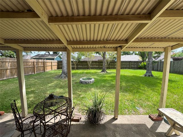 1312 Sagebrush Street, Angleton, TX 77515