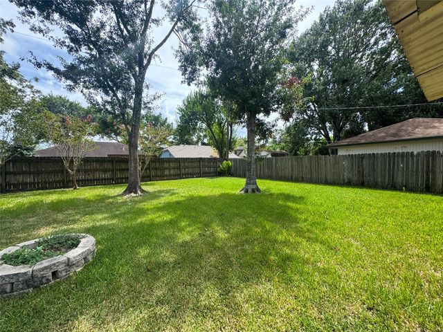 1312 Sagebrush Street, Angleton, TX 77515