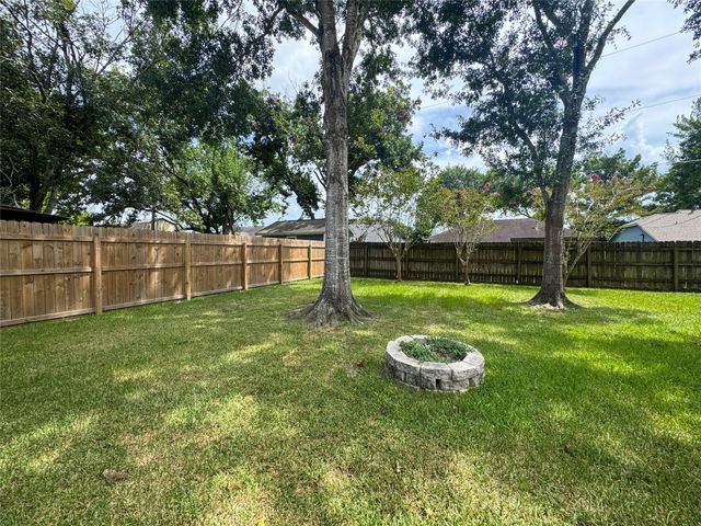 1312 Sagebrush Street, Angleton, TX 77515