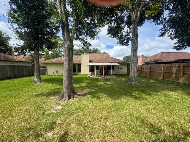 1312 Sagebrush Street, Angleton, TX 77515