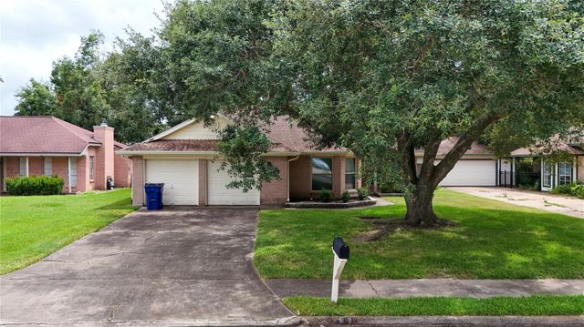 1312 Sagebrush Street, Angleton, TX 77515