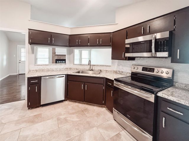 1312 Sagebrush Street, Angleton, TX 77515