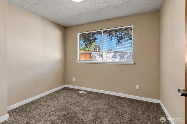 970 Johns Road E, Tacoma, WA 98445