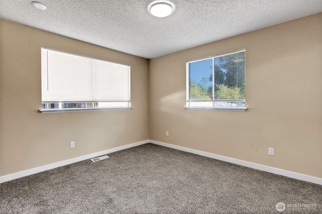 970 Johns Road E, Tacoma, WA 98445