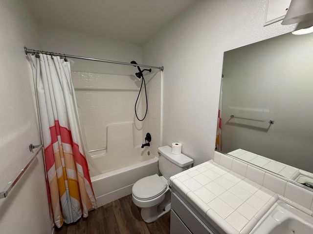 1720 E Henshaw Avenue, Tulare, CA 93274