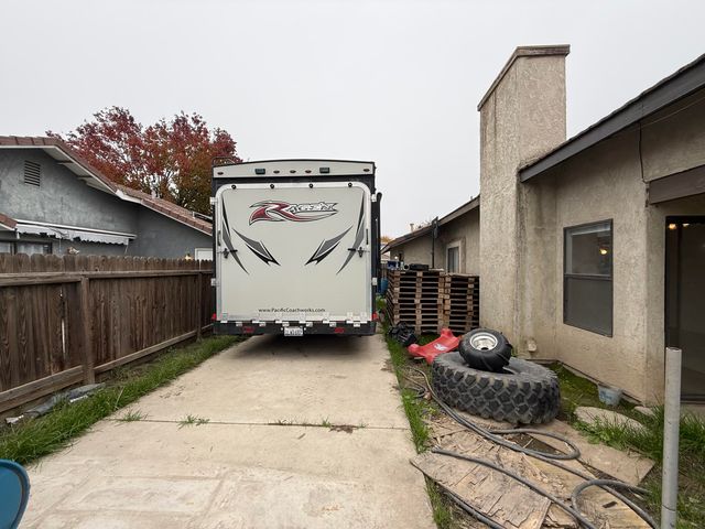 1720 E Henshaw Avenue, Tulare, CA 93274