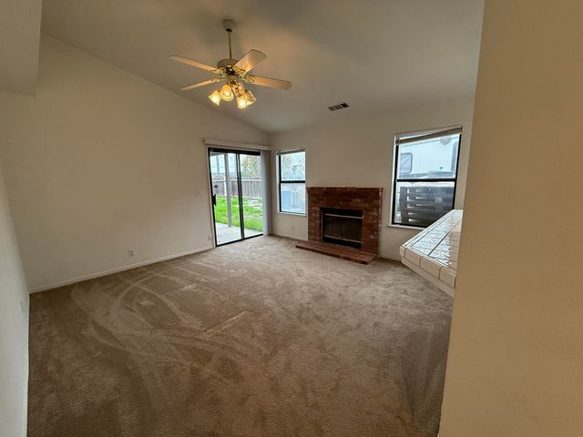 1720 E Henshaw Avenue, Tulare, CA 93274