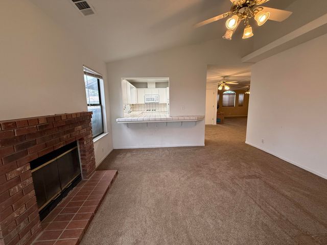 1720 E Henshaw Avenue, Tulare, CA 93274