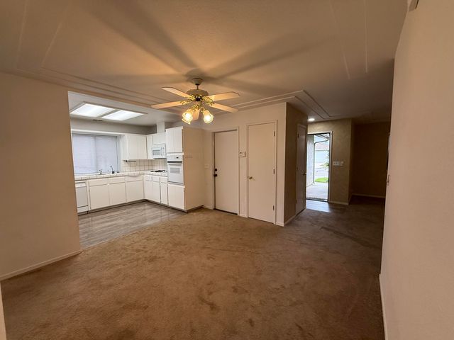 1720 E Henshaw Avenue, Tulare, CA 93274