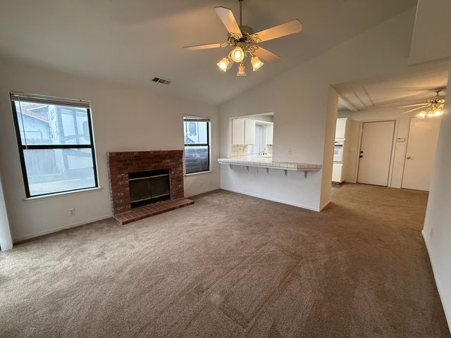 1720 E Henshaw Avenue, Tulare, CA 93274