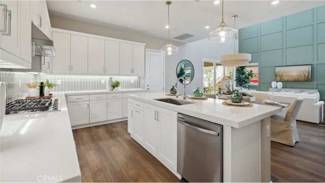 24511 Villa La Sombrilla, Valencia, CA 91354