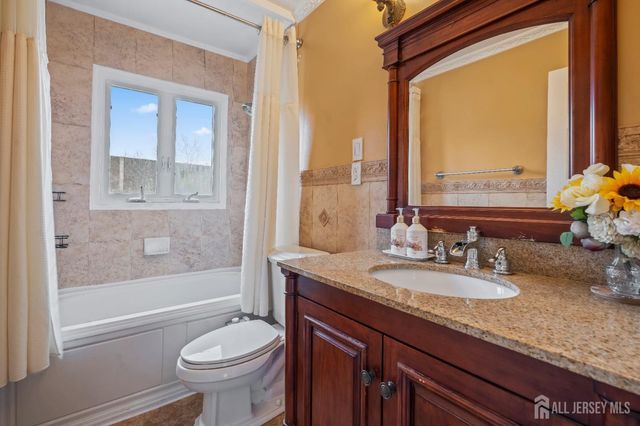 43 Wellington Road, East Brunswick, NJ 08816