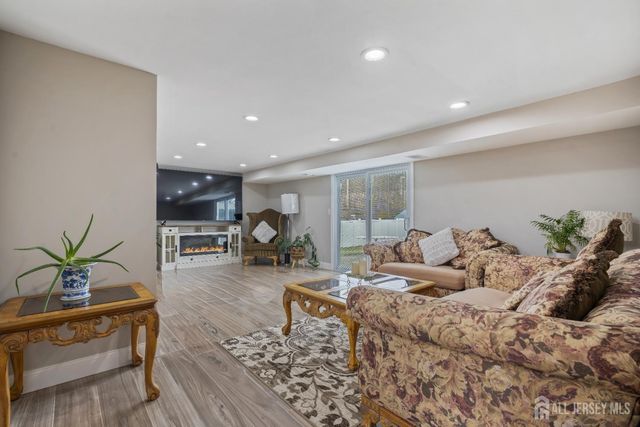 43 Wellington Road, East Brunswick, NJ 08816