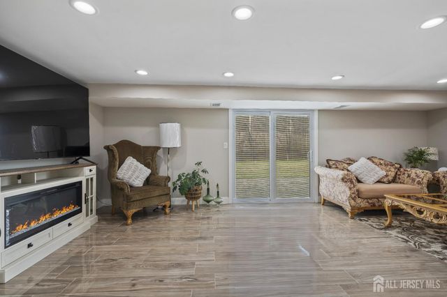 43 Wellington Road, East Brunswick, NJ 08816