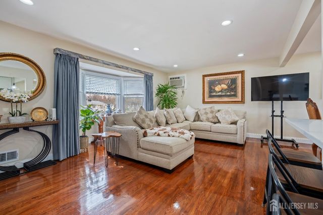 43 Wellington Road, East Brunswick, NJ 08816