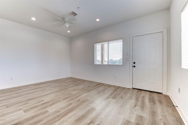 175 W 6th Street D, Kemah, TX 77565