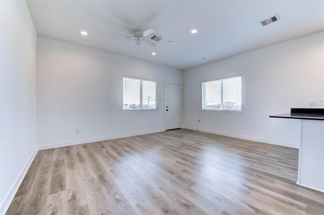 175 W 6th Street D, Kemah, TX 77565