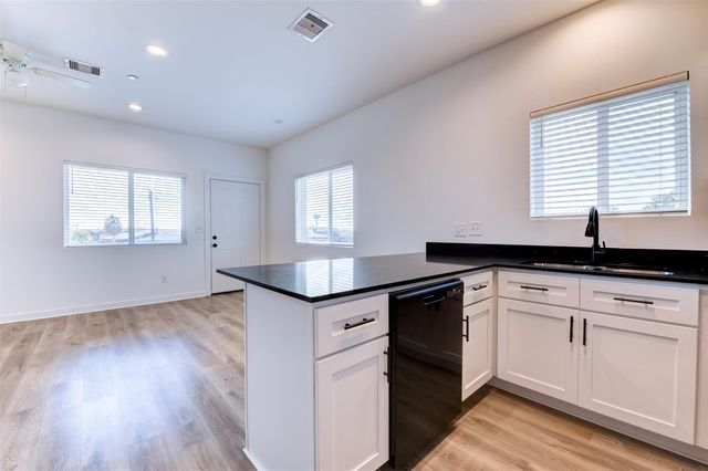 175 W 6th Street D, Kemah, TX 77565