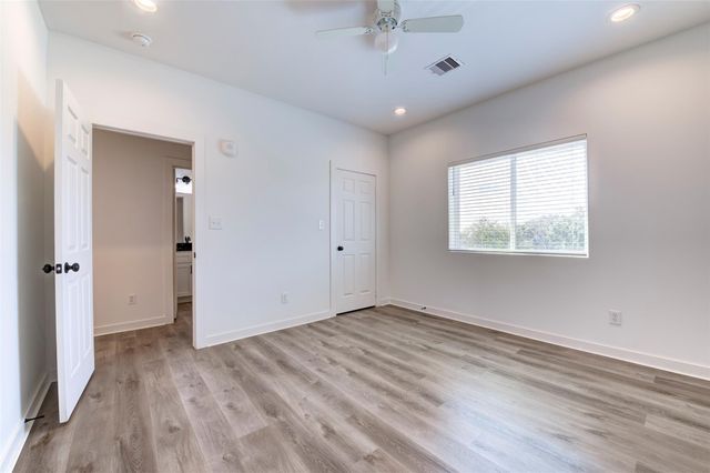 175 W 6th Street D, Kemah, TX 77565